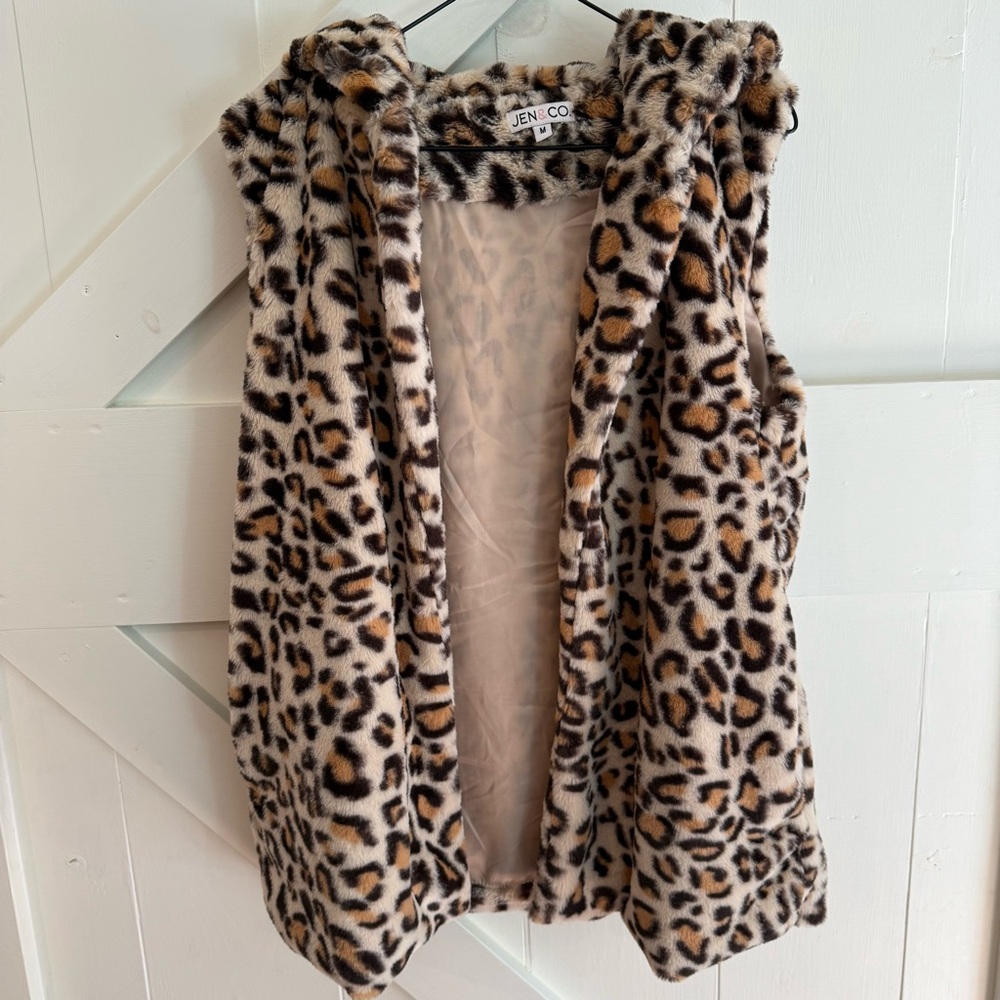Jen and Co. Women's Leopard Animal Print‎ Super Soft Faux Fur Hooded Vest Medium